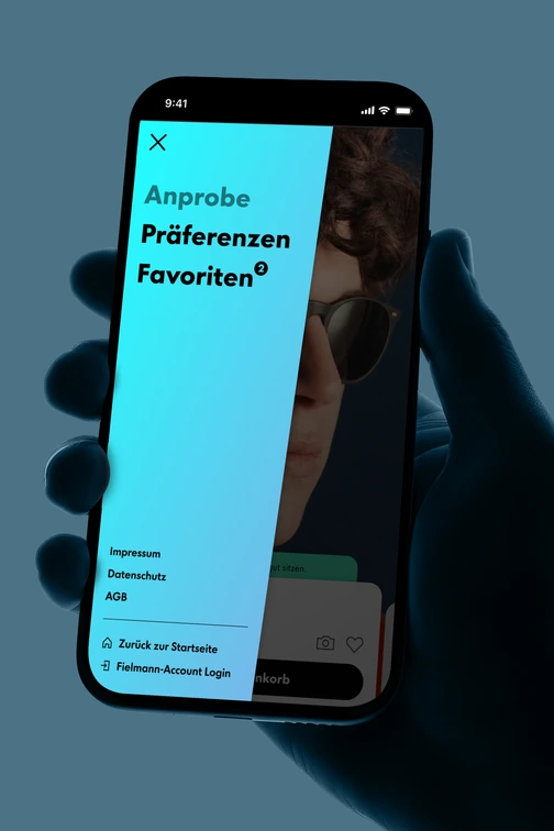 Smartphone: Seitenmenü „Anprobe“ mit cyanfarbenem Drawer über Produktansicht